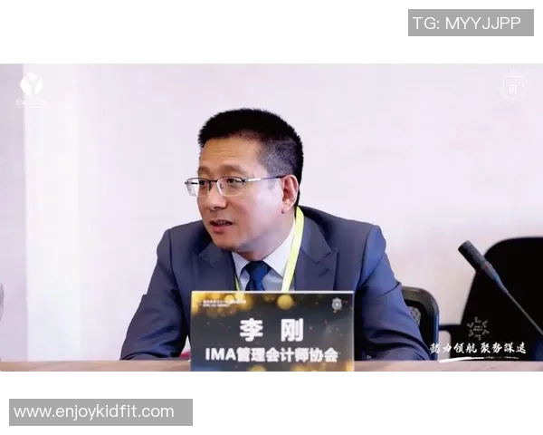 重庆足球队团队协作的变革之路与未来展望探讨